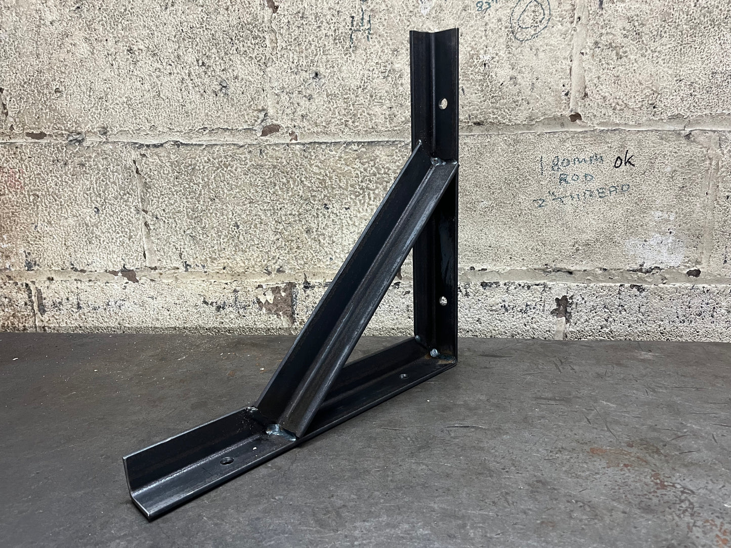 Heavy Duty Shelf Brackets 250KG Per Bracket Angle Iron